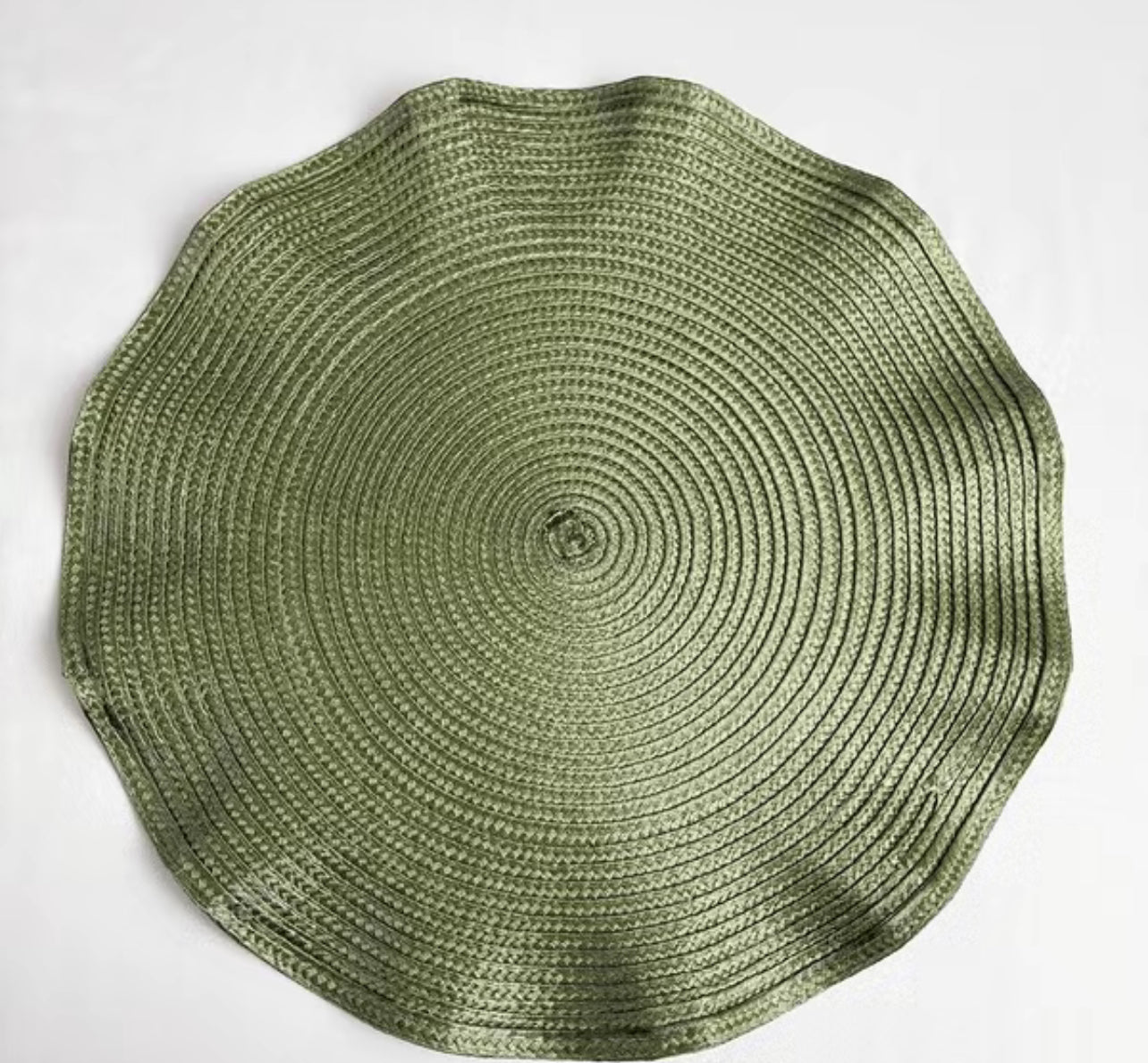 Stylish Dubai Placemats with Fluted Edge and Wavy Style - 38cm